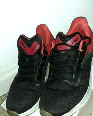 Zapatillas  rojas y negras