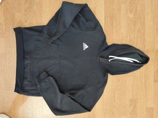 Sudadera Adidas negra con capucha