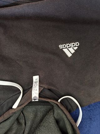 Sudadera Adidas negra con capucha