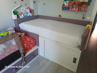 Cama infantil morada y blanca