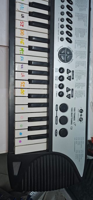 Teclado Musical Juguettos: 100 tonos, 150 ritmos