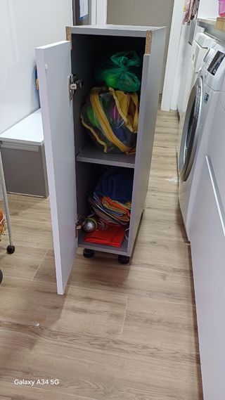Mueble gris y blanco para cocina
