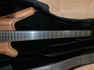 Bajo Warwick Corvette + Funda + Soporte Hercules