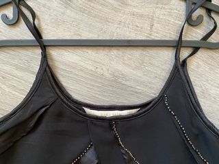 Top negro Zara S con volantes