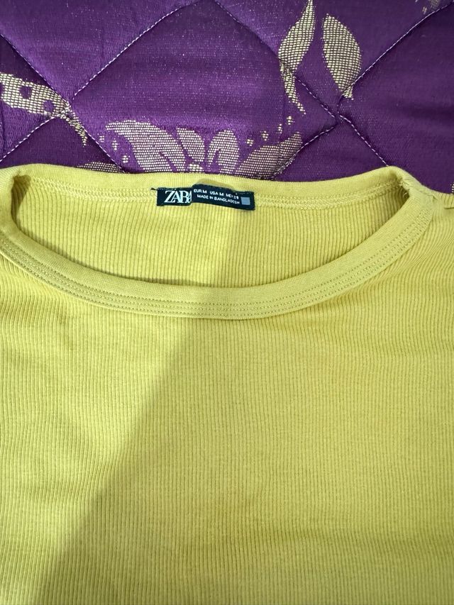 Camiseta Zara color moztaza talla m