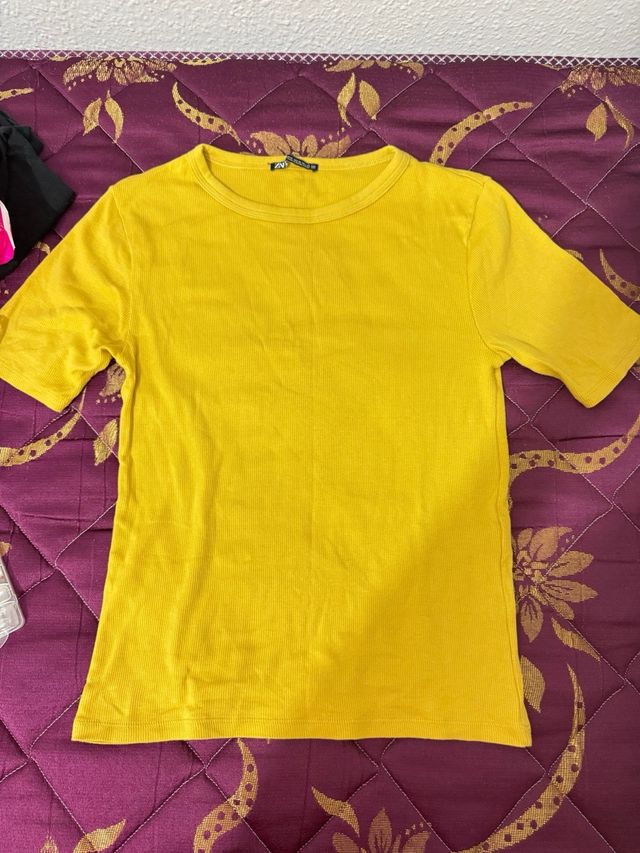 Camiseta Zara color moztaza talla m