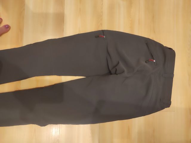 Pantalones Neak Peak Grises