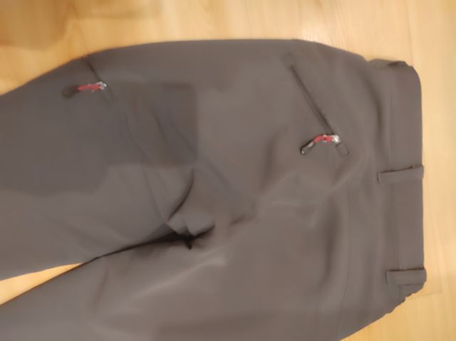 Pantalones Neak Peak Grises