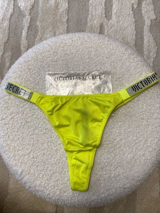 Tanga liso amarillo Victoria’S Secret