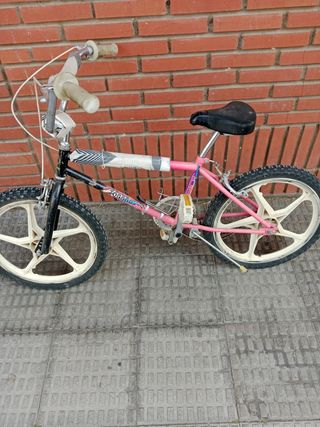 Bicicleta BMX antigua de 20 pulgadas 