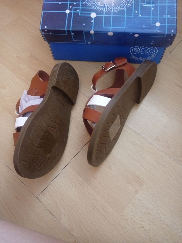 Sandalias niña marrones blancas talla 32