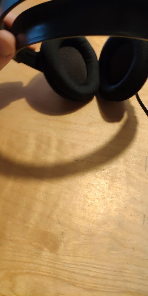 Auriculares AKG K80 - negros y dorados