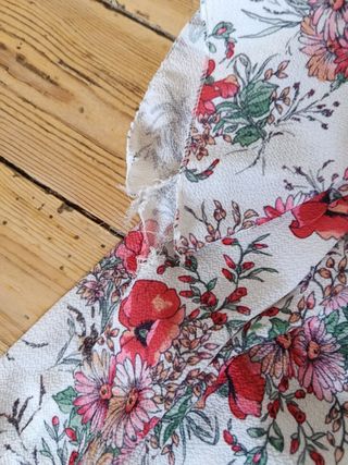 Mono corto flores blanco-rojo