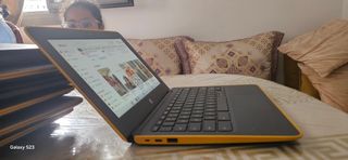 HP Chromebook 11A G6 EE - Amarillo