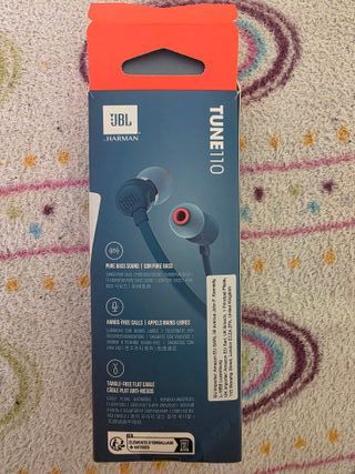 Auriculares JBL Tune 110 intrauditivos.