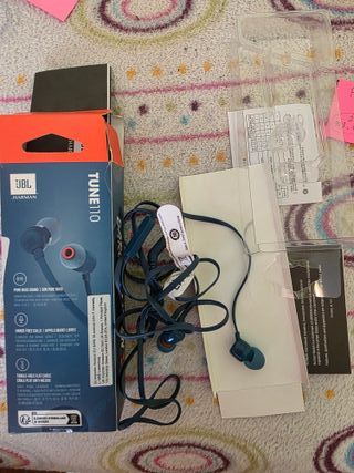 Auriculares JBL Tune 110 intrauditivos.