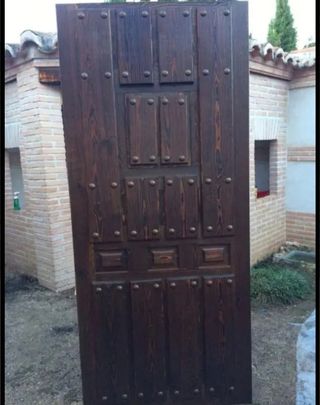 Puerta madera maciza estilo rústico