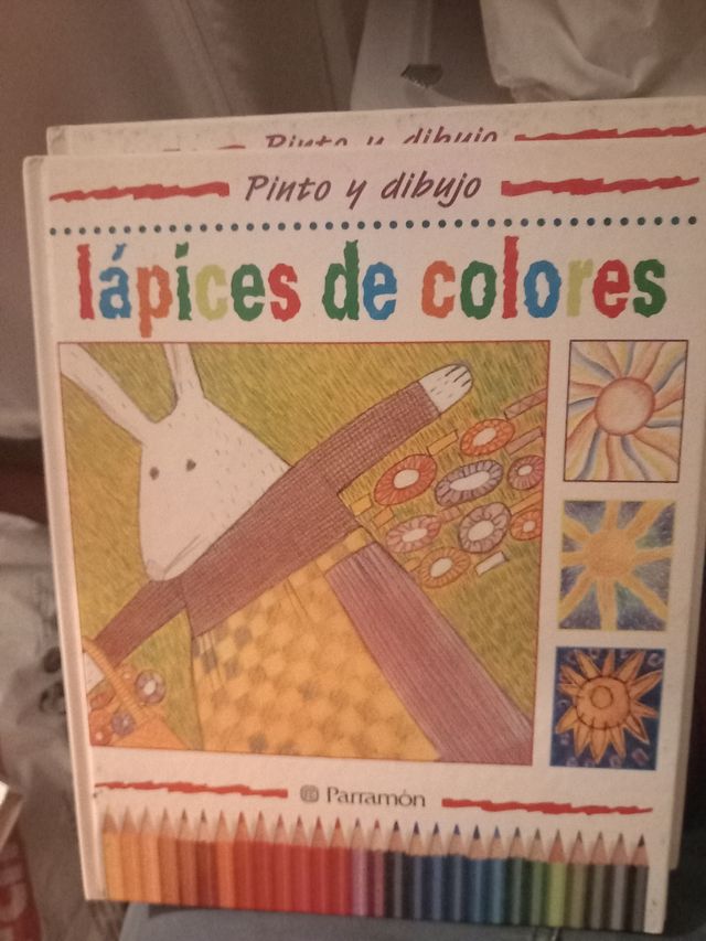 Libros Lápices de colores y Ceras. E