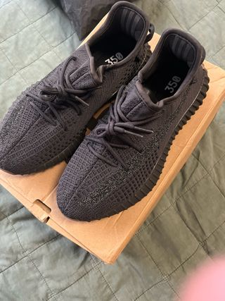 Yeezy 350 Boost - Negras