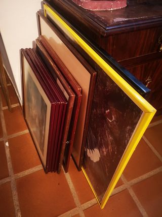 Lote 10 Marcos de madera y plástico 
