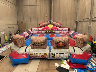 Toro mecánico inflable Red Bull