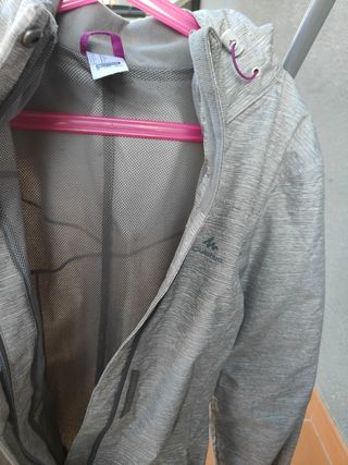 Chubasquero Decathlon gris talla S
