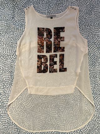 Camiseta Bershka flores Rebelde T-S