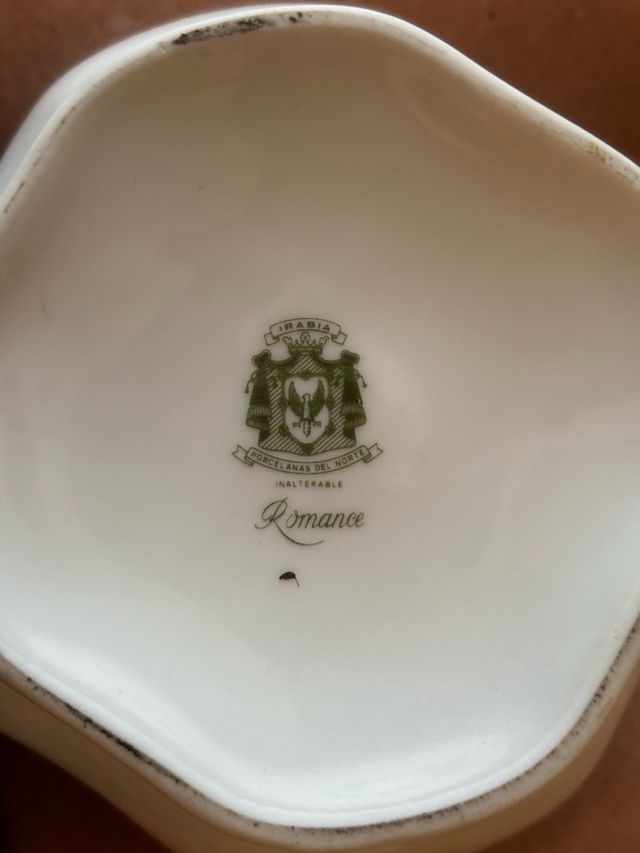 Cafetera y lechera porcelana dorada