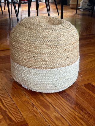 Puff SURYA rafia - blanco y beige