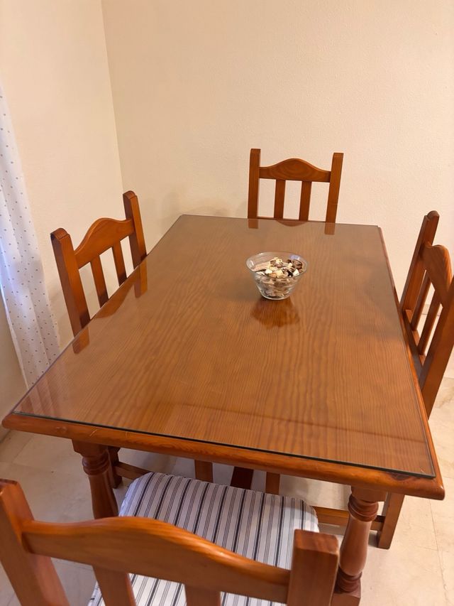 Conjunto de Mesa centro madera con 4 sillas y mes