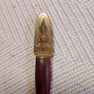 Abrecartas antiguo de latón