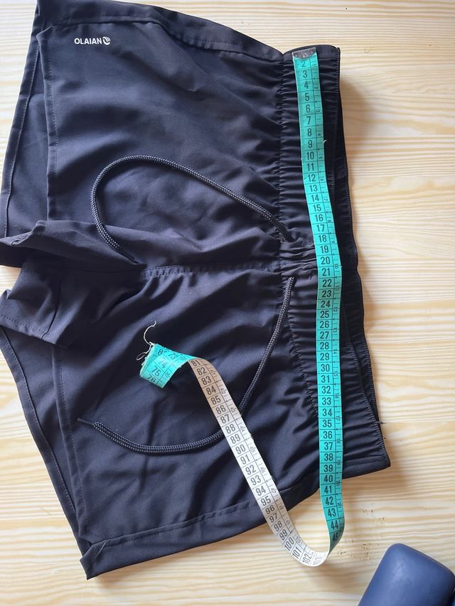 Shorts deportivos impermeables. Olaian.