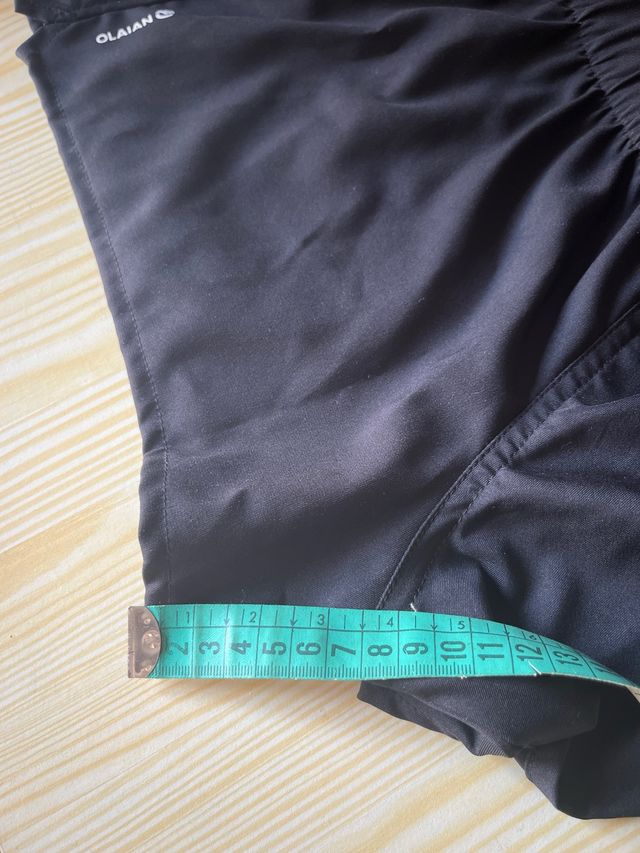 Shorts deportivos impermeables. Olaian.