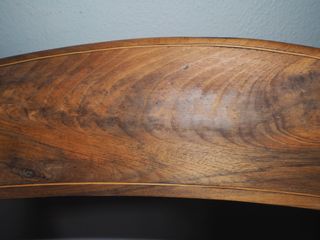 Sillón de madera antiguo restaurado