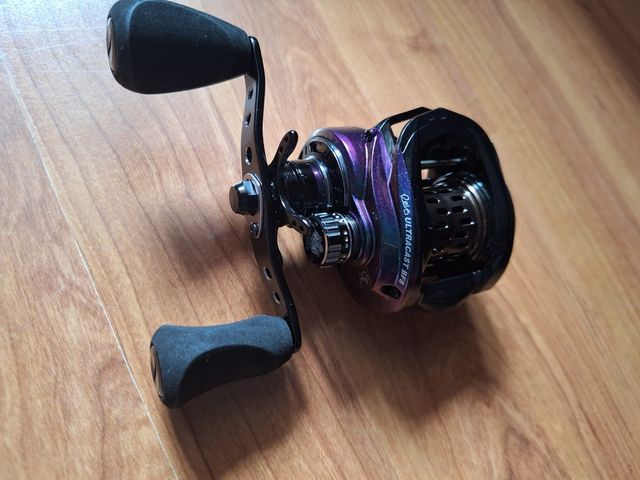 Vendo o cambio Carrete Abu Garcia Revo UC BF8-L