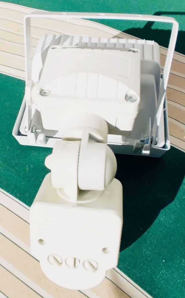 Luz exterior LED Philips con sensor y temporizador