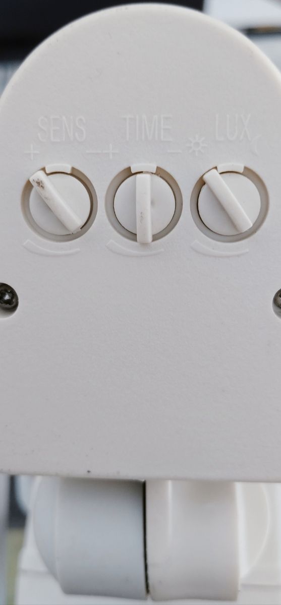 Luz exterior LED Philips con sensor y temporizador