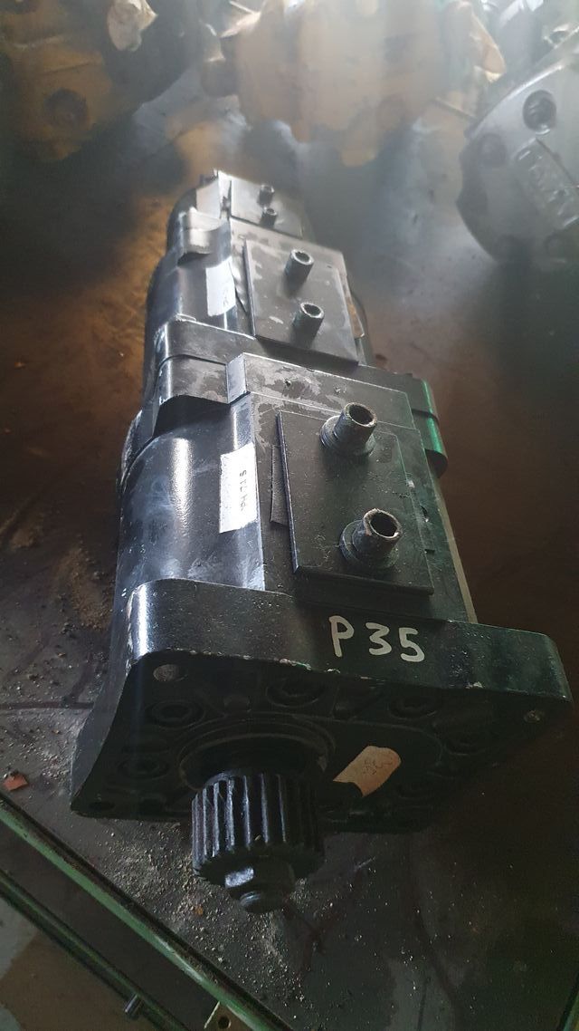 Pompa idraulica COMMERCIAL tripla usata