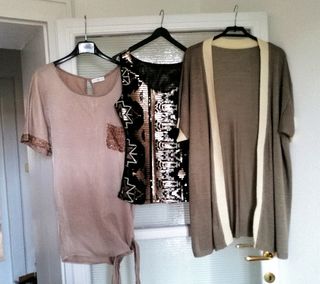 Set di tre capi d'abbigliamento, taglia M.