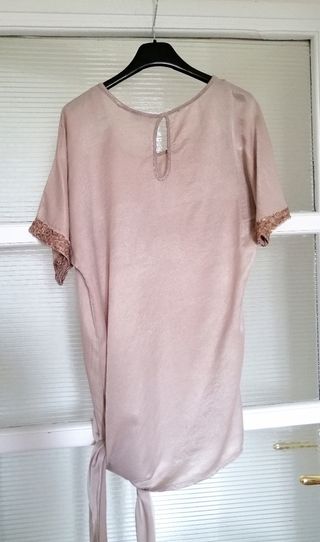 Set di tre capi d'abbigliamento, taglia M.