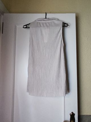 Blusa Zara beige plisada