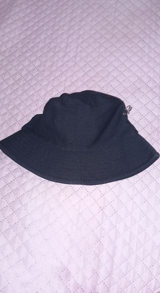 Bucket Hat Preto c/ Pingente Nunca usado