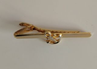 Gemelos y pisa corbata dorados