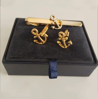 Gemelos y pisa corbata dorados