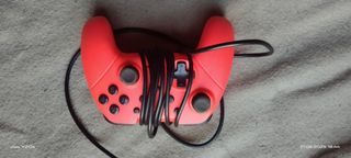 Mando rojo para videojuegos