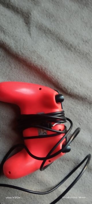 Mando rojo para videojuegos