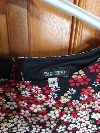 Blusa floral roja y negra