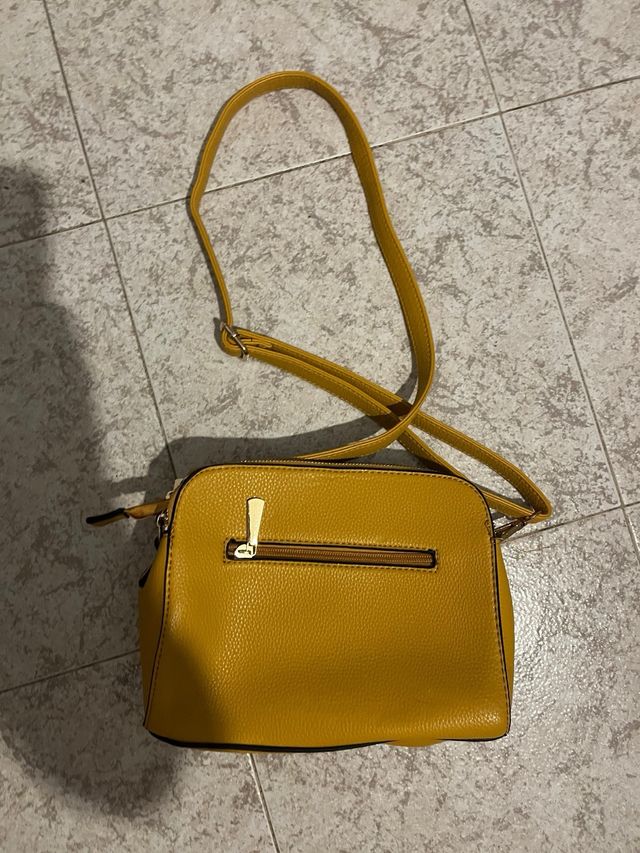 Borsetta gialla a tracolla