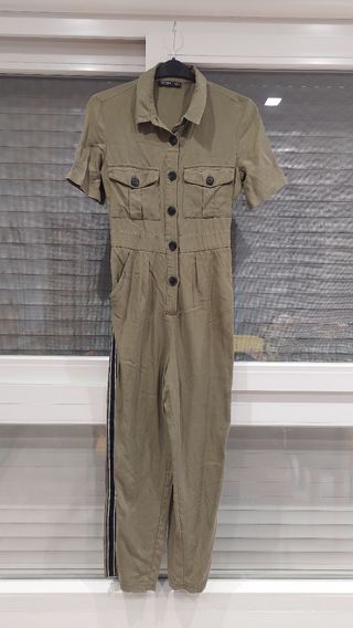 Mono Bershka verde oliva talla S