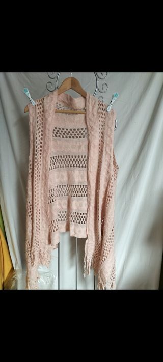 Chaleco rosa tejido